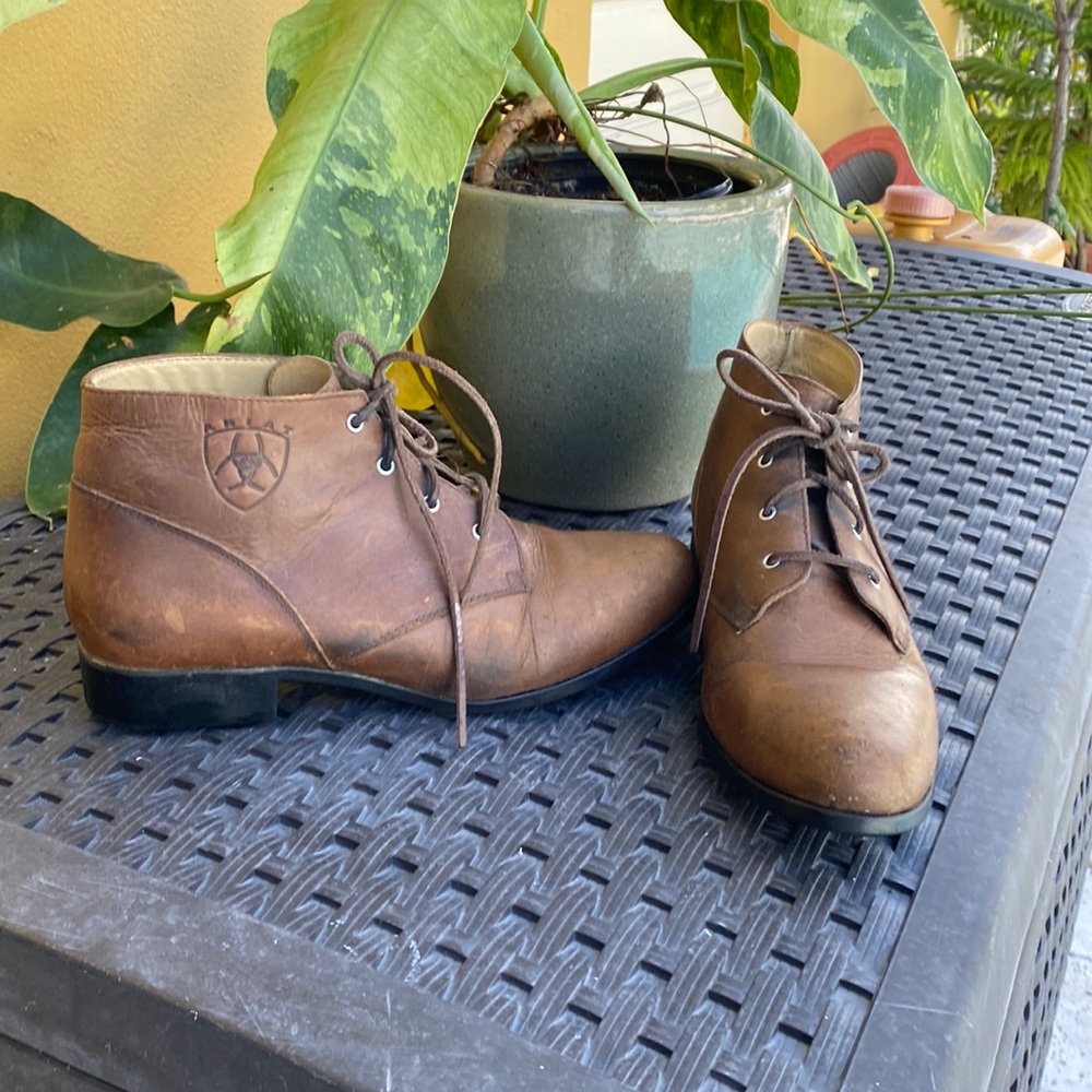 Men’s Ariat leather lace ankle boots